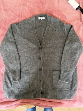 Pura Cashmere Gray V-Neck Button Cardigan with Front Pockets 100% Cashmere